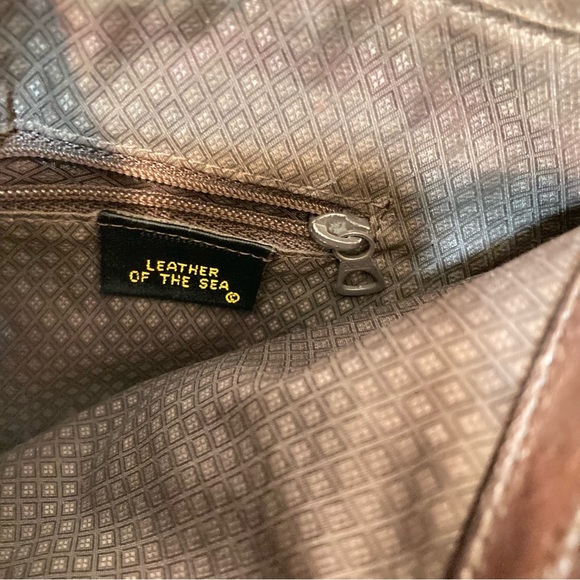 Leather of the Sea Eel-skin Shoulder Bag - Picture 9 of 10